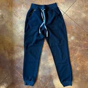 Figs Women’s Zamora Scrub Pants | Black | Small